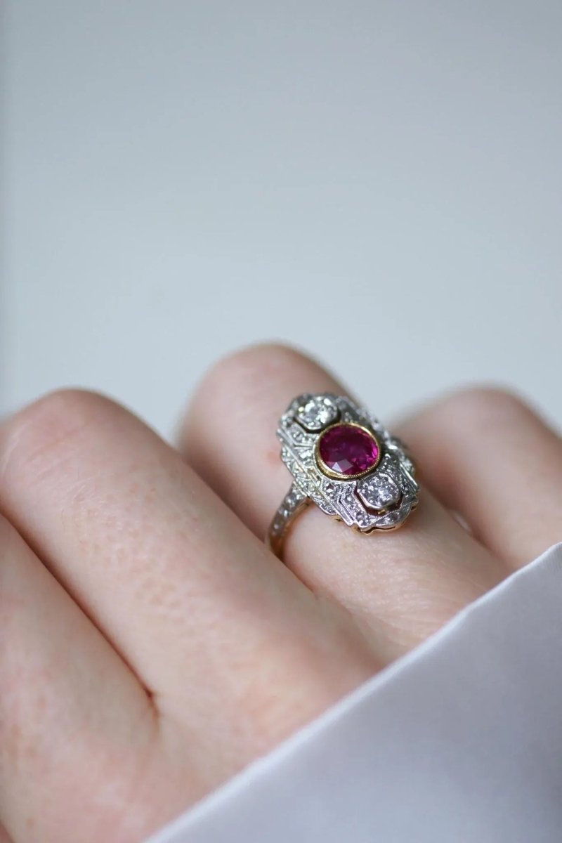 Bague Marquise Art Déco Rubis Birman et Diamants - Castafiore