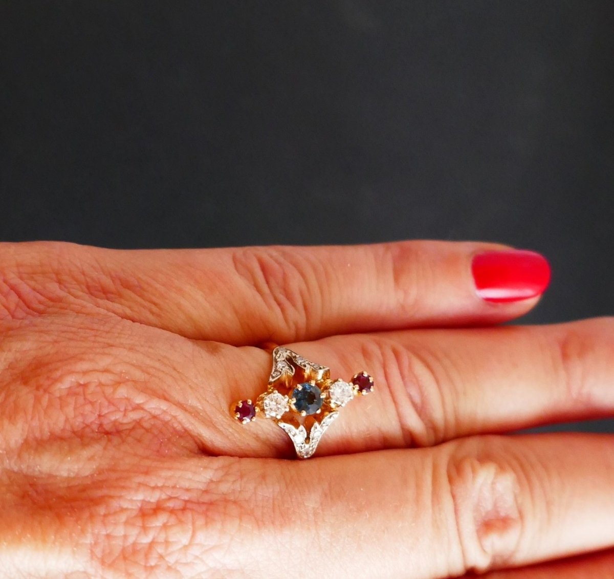 Bague Marquise Diamants, Saphirs Et Rubis. - Castafiore