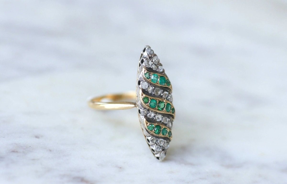 Bague marquise émeraudes et diamants - Castafiore