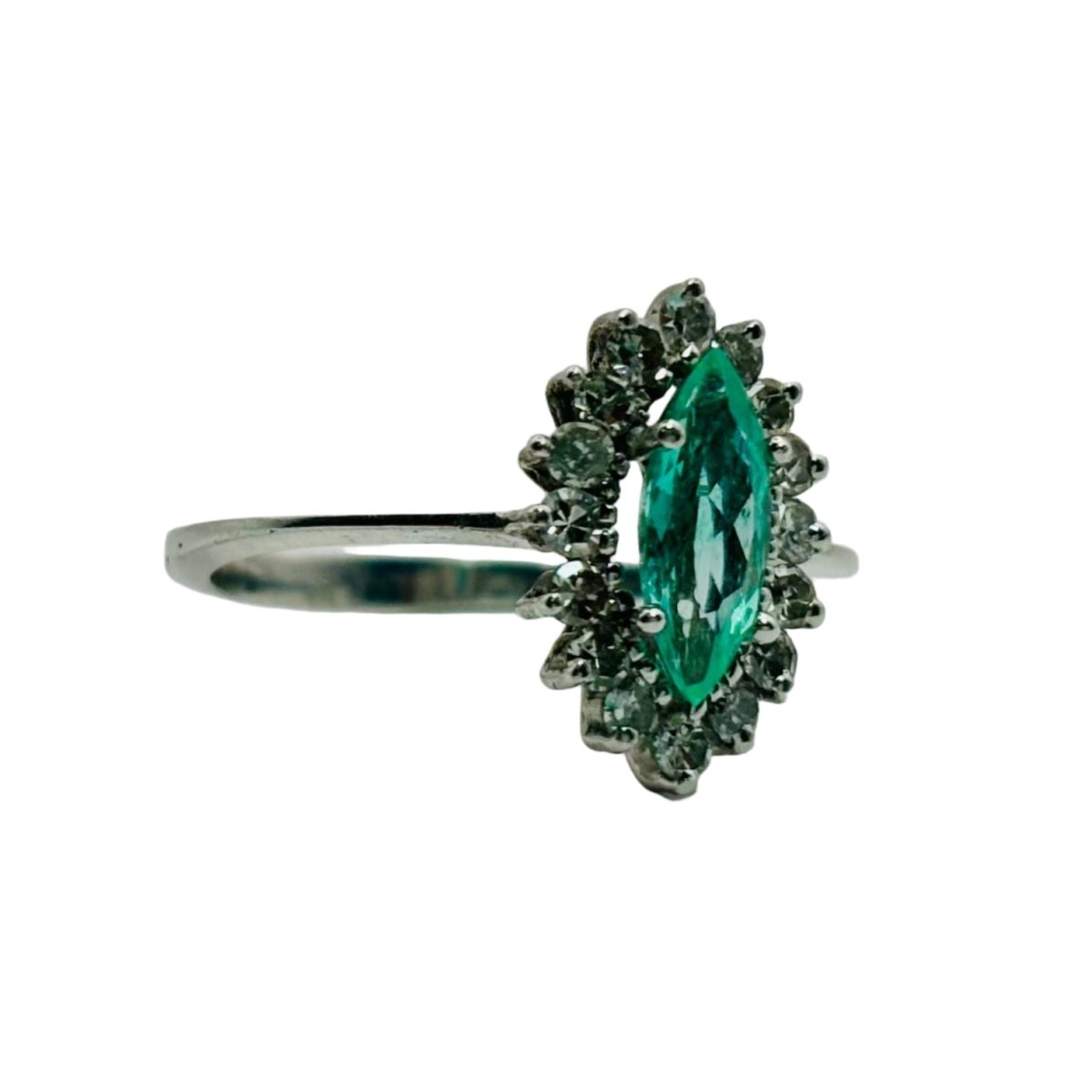 Bague Marquise en or blanc, émeraude et diamants - Castafiore