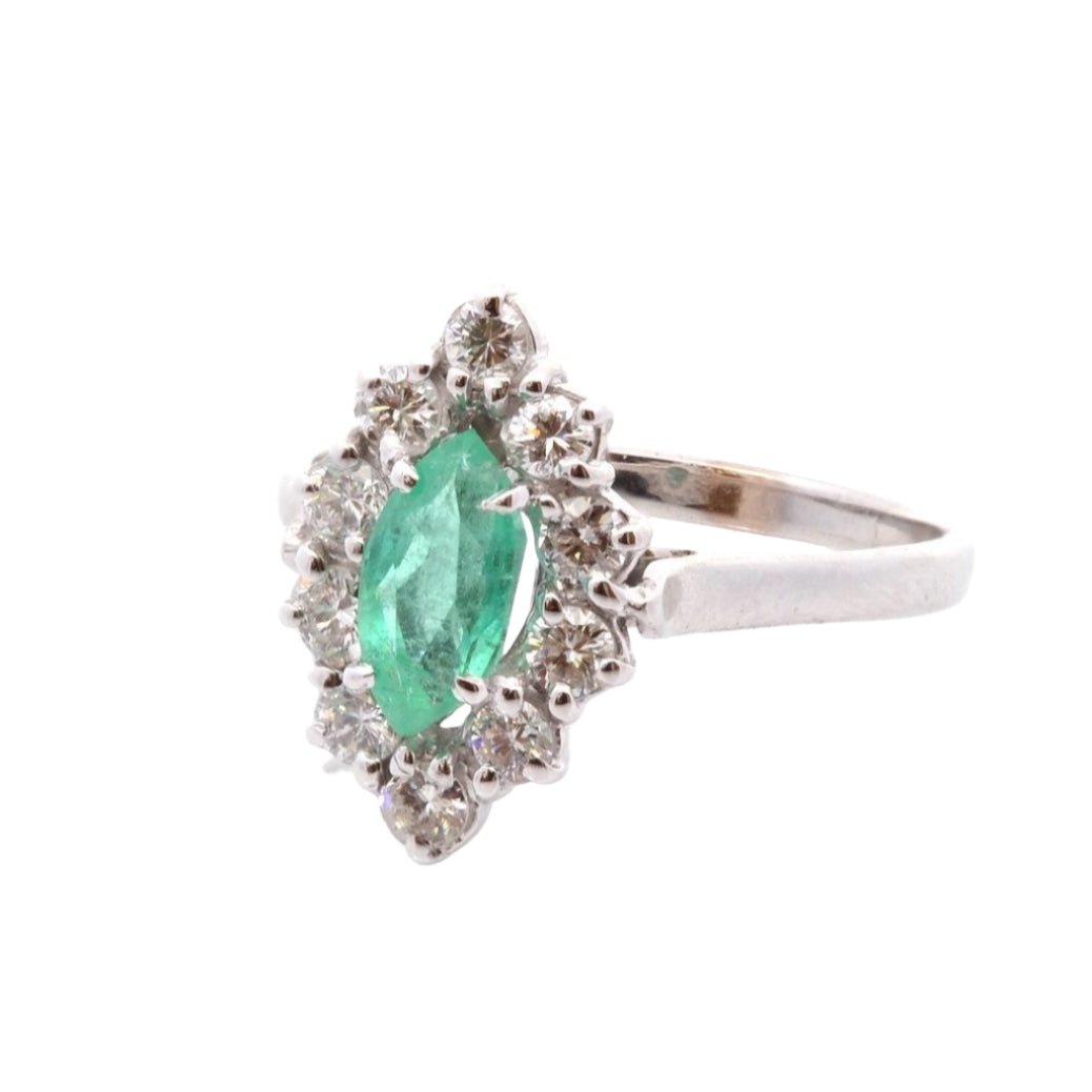 Bague Marquise en or blanc, émeraude et diamants - Castafiore