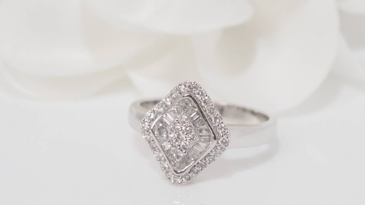 Bague marquise en or blanc et diamants - Castafiore