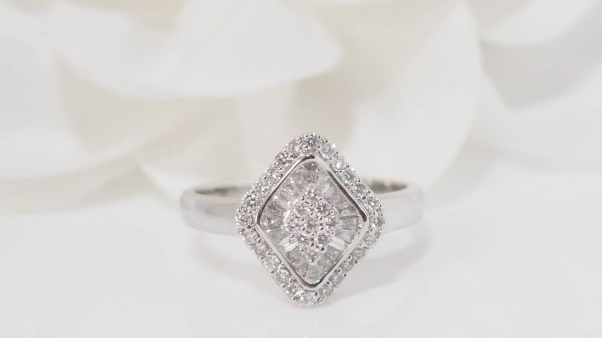 Bague marquise en or blanc et diamants - Castafiore