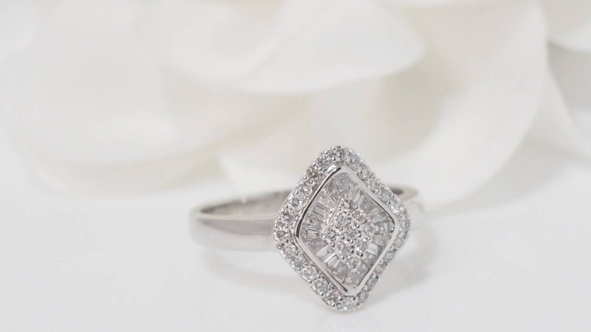 Bague marquise en or blanc et diamants - Castafiore