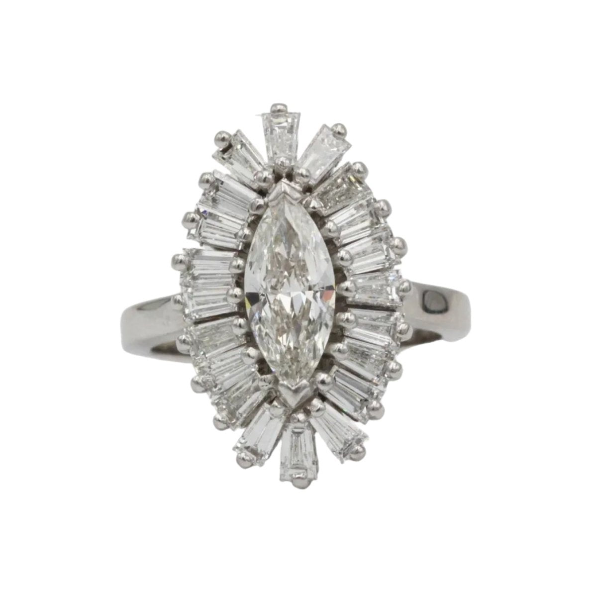 Bague Marquise en or blanc et diamants - Castafiore