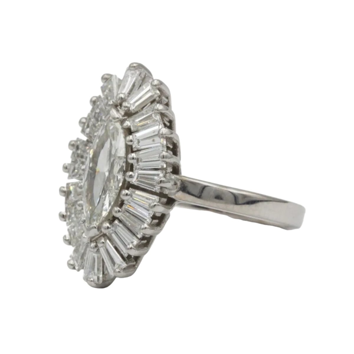Bague Marquise en or blanc et diamants - Castafiore