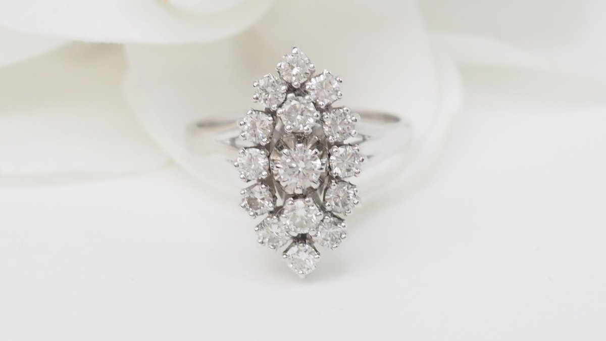 Bague marquise en or blanc et diamants - Castafiore