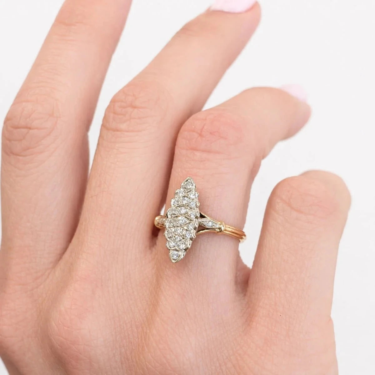 Bague Marquise en or blanc, or jaune et diamants - Castafiore