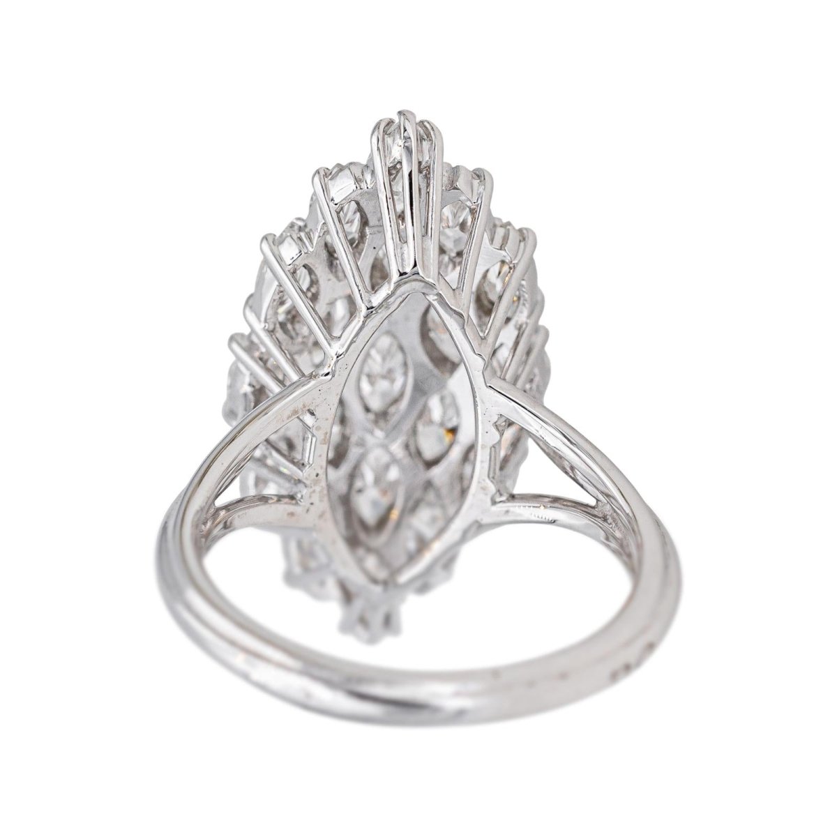 Bague Marquise en or blanc, platine et diamants - Castafiore