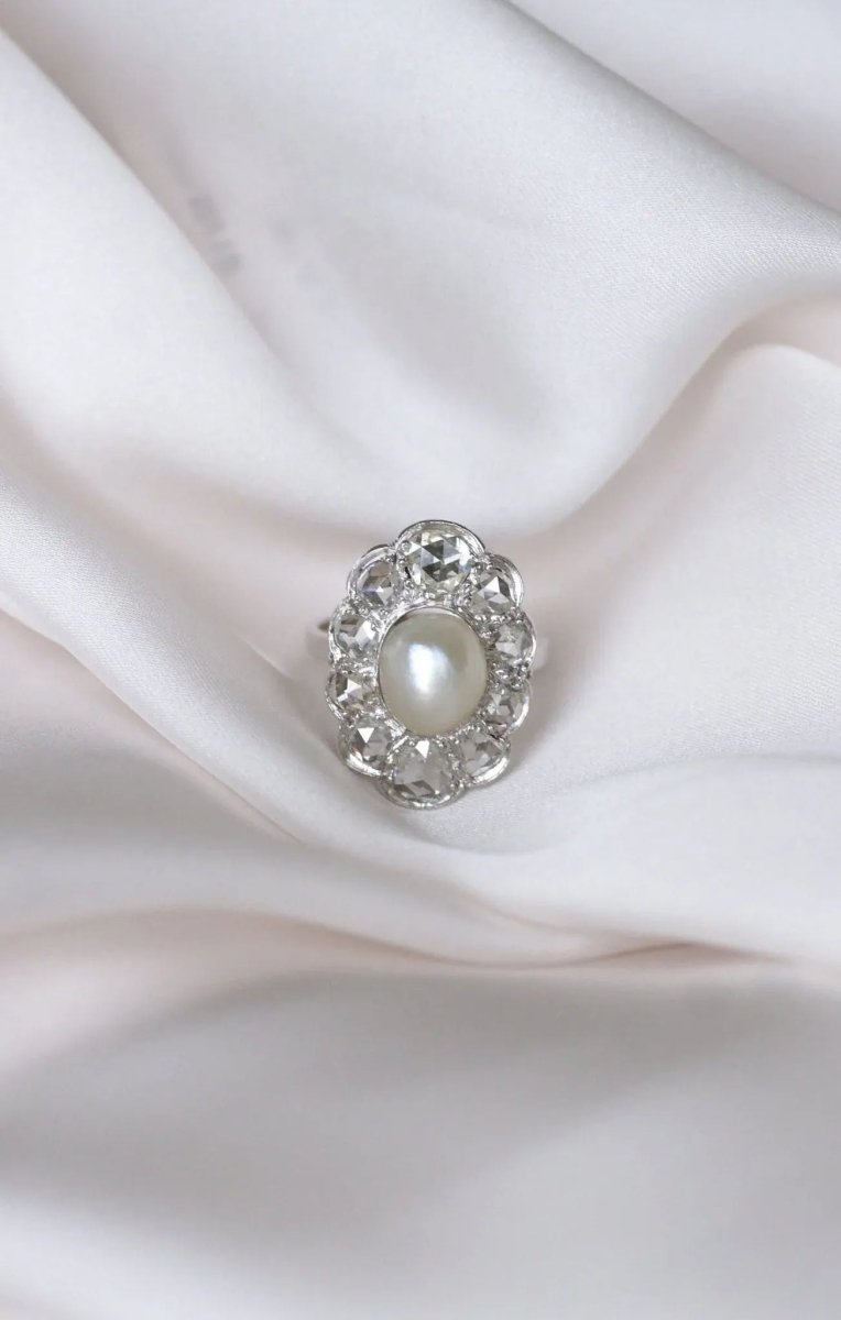 Bague Marquise en or blanc, platine, perle Fine, et diamants - Castafiore