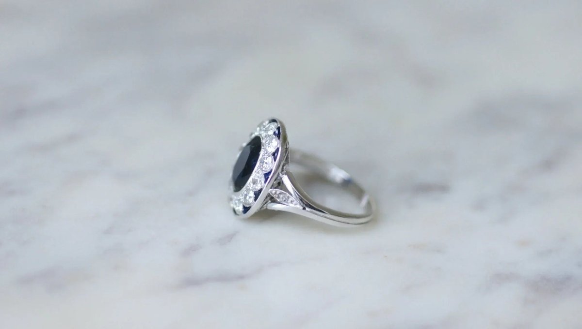 Bague Marquise en or blanc, platine, saphir et diamants - Castafiore