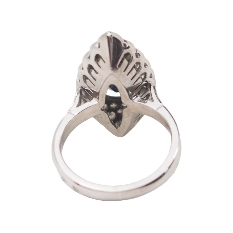 Bague marquise en or blanc, saphir et diamants - Castafiore