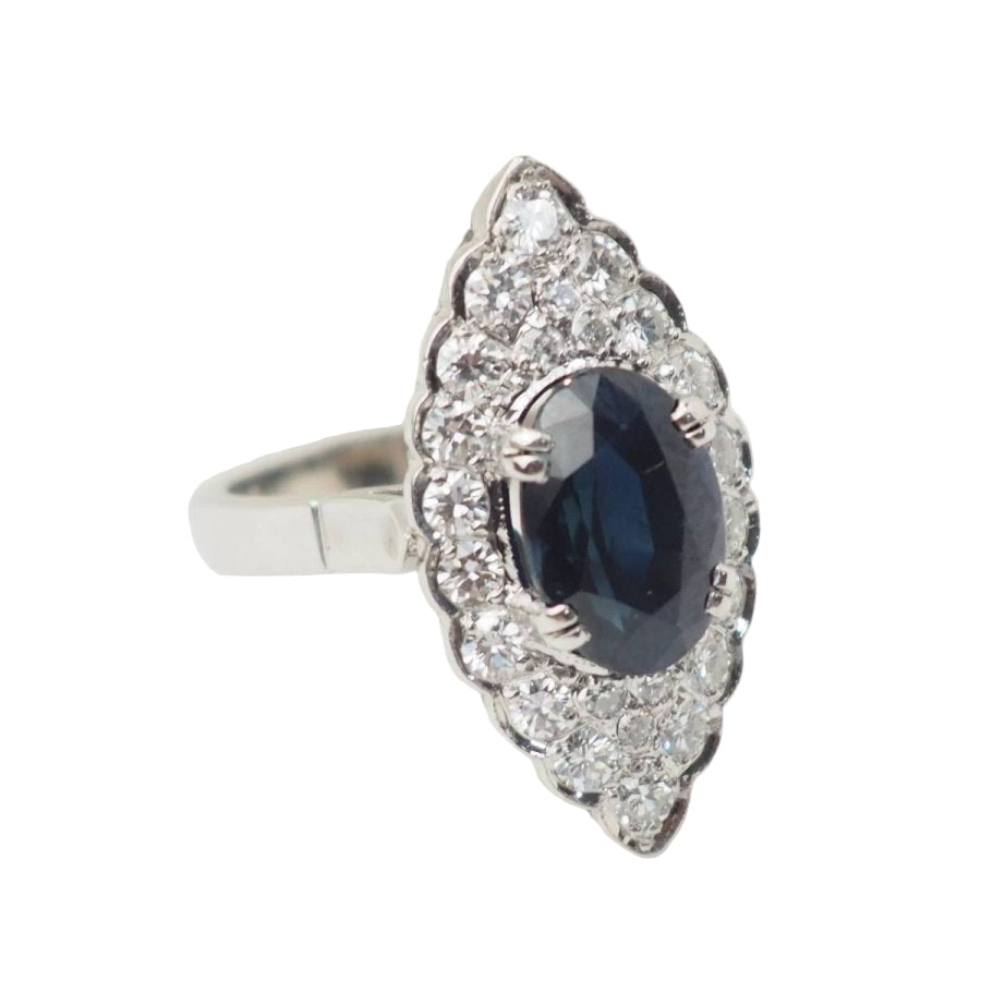 Bague marquise en or blanc, saphir et diamants - Castafiore