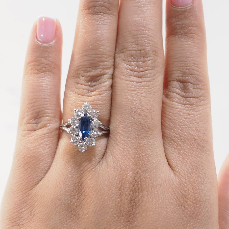 Bague marquise en or blanc, saphir et diamants - Castafiore