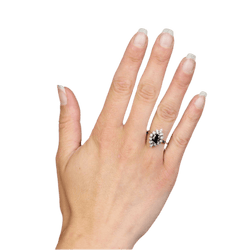 Bague Marquise en or blanc, saphir et et diamants - Castafiore