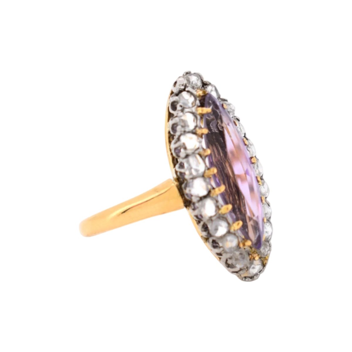 Bague Marquise en or jaune, améthyste et diamants - Castafiore