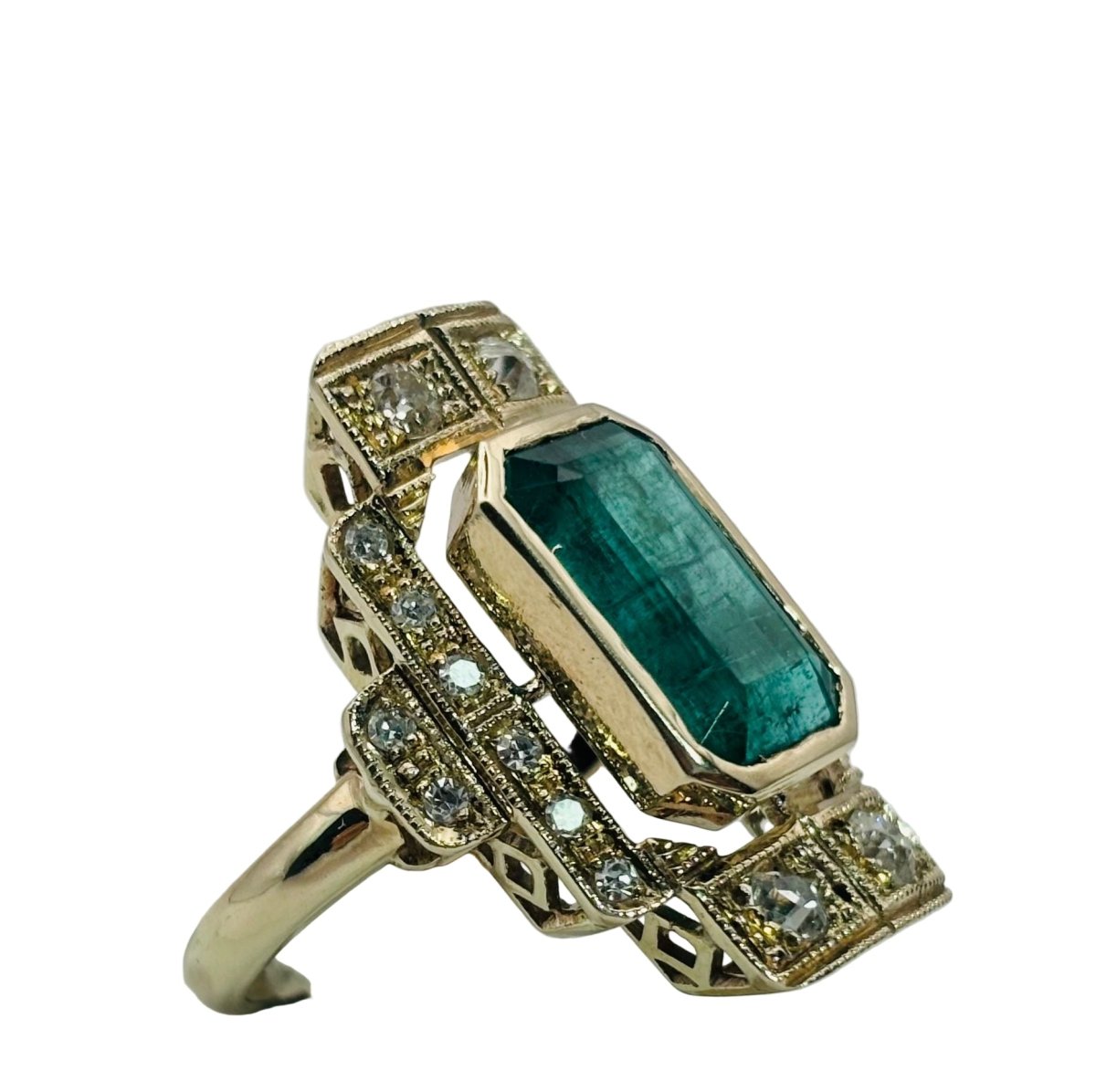 Bague Marquise en or jaune, émeraude et diamants - Castafiore