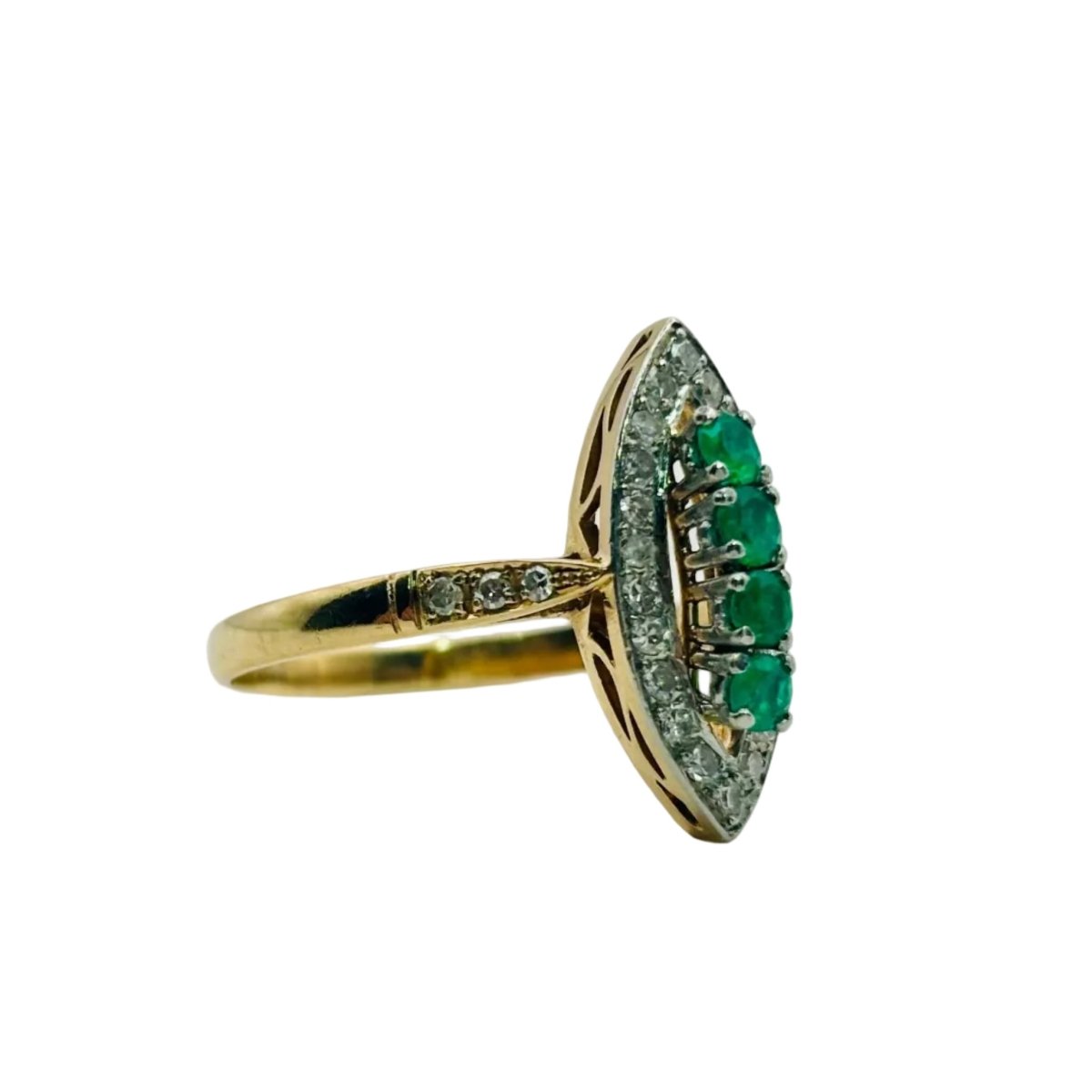 Bague Marquise en or jaune, émeraudes, et diamants - Castafiore