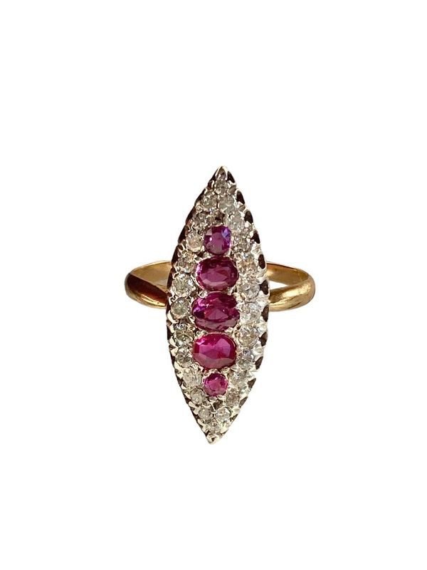 Bague Marquise, en or jaune et blanc - Castafiore