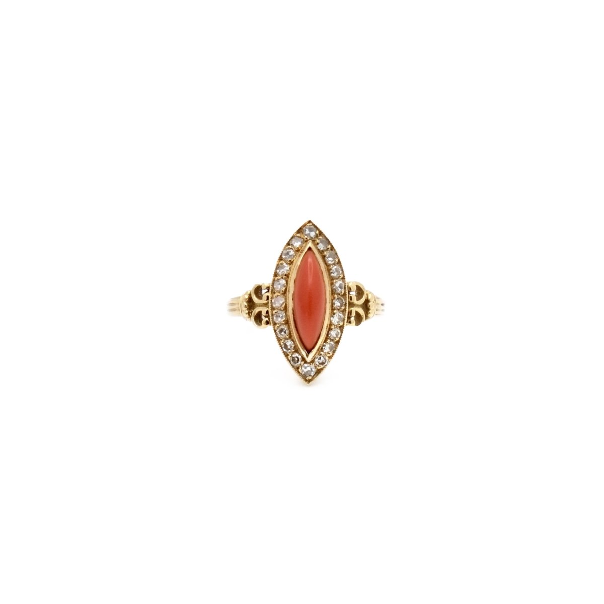 Bague marquise en or jaune et corail - Castafiore