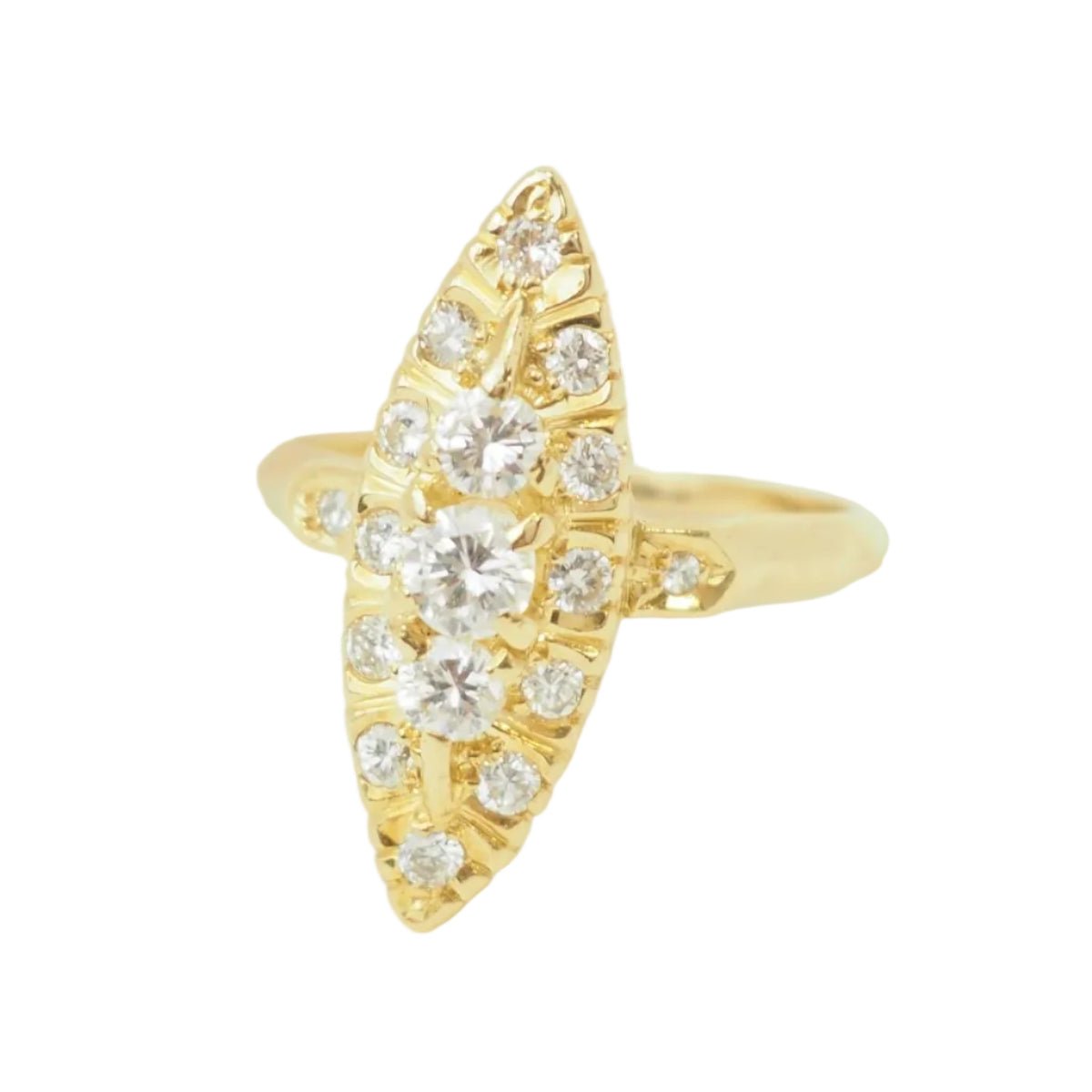 Bague Marquise en or jaune et diamants - Castafiore