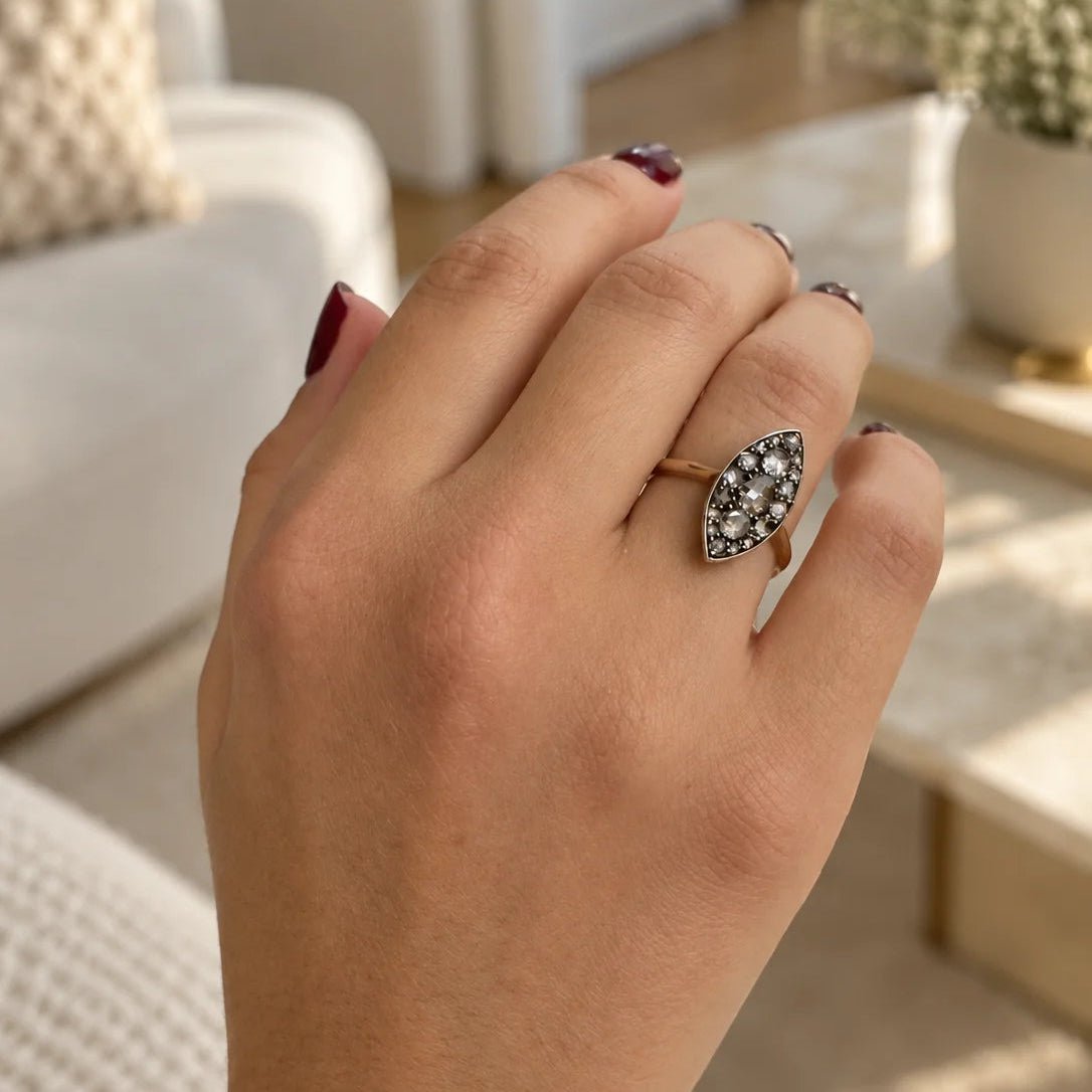 Bague Marquise en or jaune et diamants - Castafiore