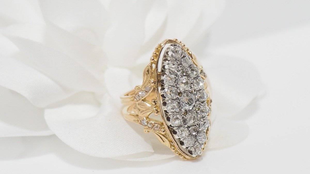 Bague marquise en or jaune et diamants - Castafiore