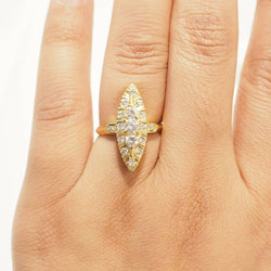 Bague Marquise en or jaune et diamants - Castafiore