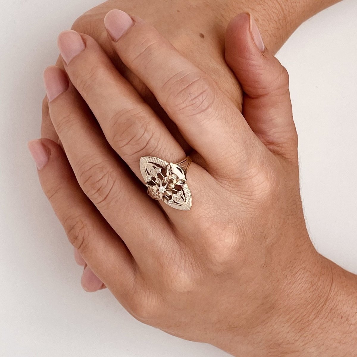 Bague Marquise en or jaune, or blanc et diamants - Castafiore