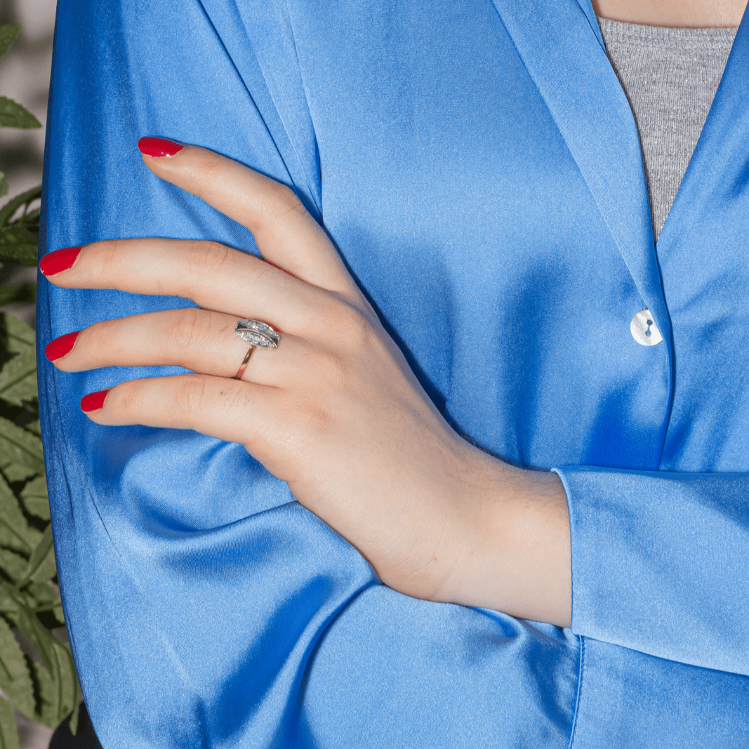 Bague Marquise en or jaune, or blanc, saphirs et diamants - Castafiore