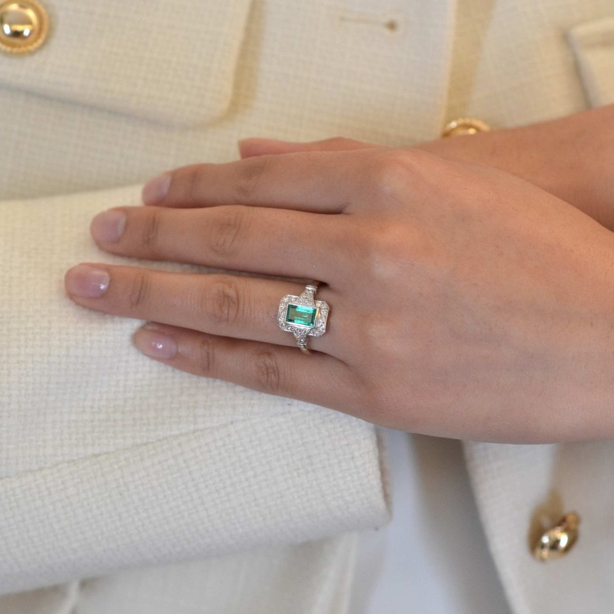 Bague Marquise en or jaune, platine, émeraude et diamants - Castafiore