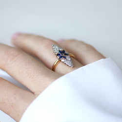 Bague Marquise en or jaune, platine, saphir et diamants - Castafiore