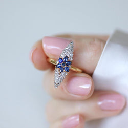 Bague Marquise en or jaune, platine, saphir et diamants - Castafiore