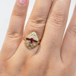 Bague Marquise en or jaune, rubis et diamants - Castafiore