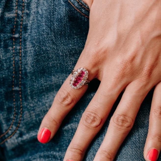 Bague Marquise en or jaune, rubis et diamants - Castafiore