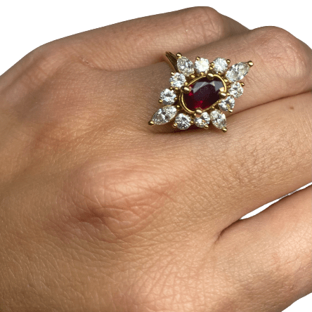 Bague Marquise en or jaune, rubis et diamants - Castafiore