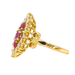 Bague Marquise en or jaune, rubis et diamants - Castafiore