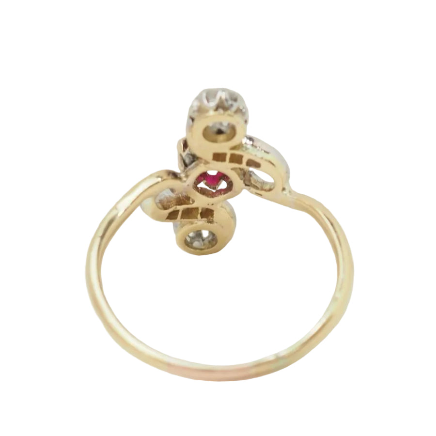 Bague marquise en or jaune, rubis et diamants - Castafiore
