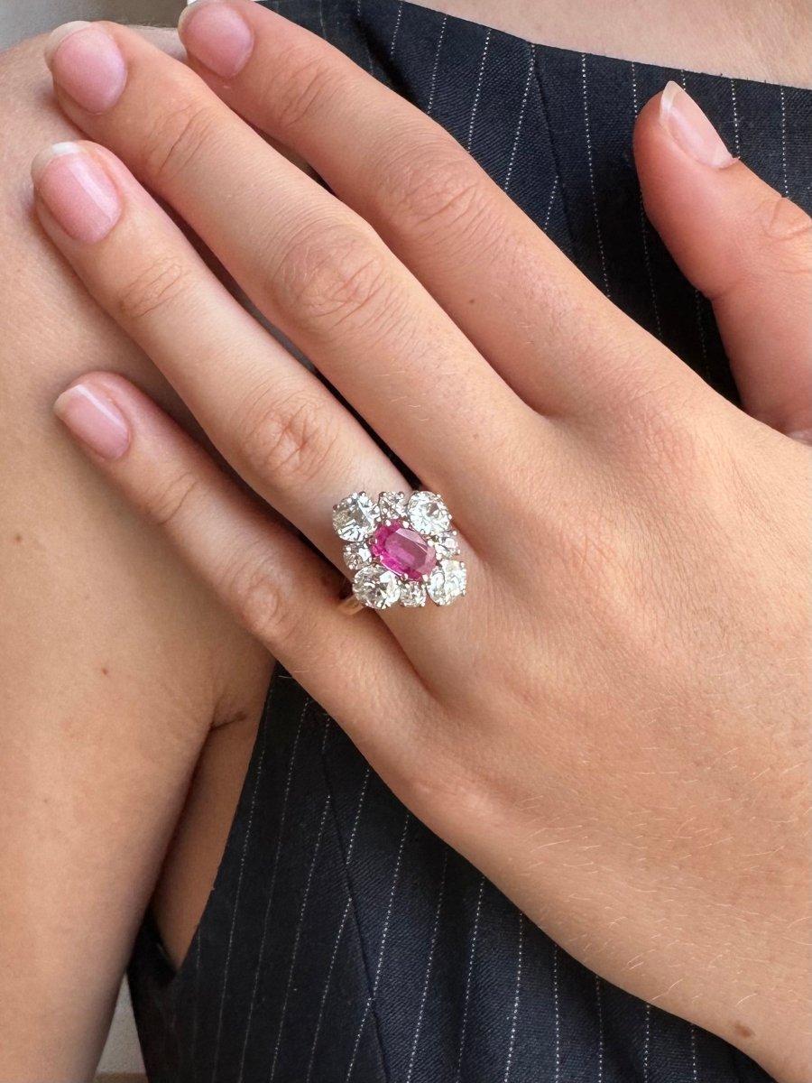 Bague Marquise en or jaune, saphir et diamants