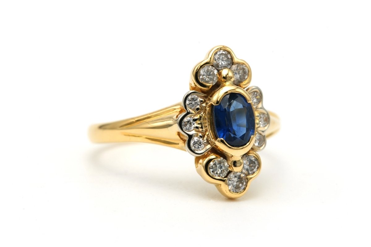 Bague Marquise en or jaune, saphir et diamants - Castafiore
