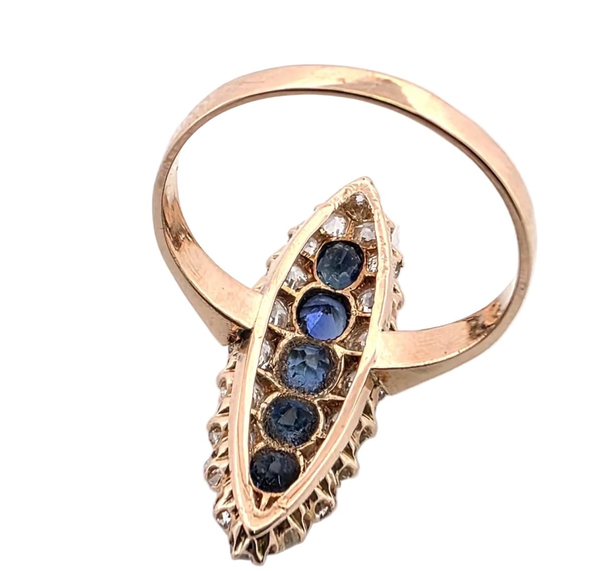 Bague Marquise en or jaune, saphirs et diamants - Castafiore
