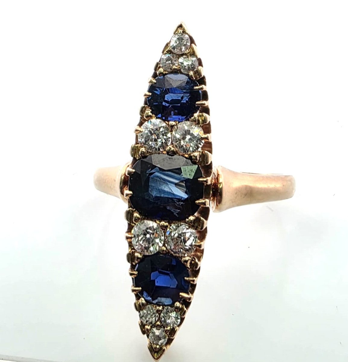 Bague Marquise en or jaune, saphirs et diamants - Castafiore