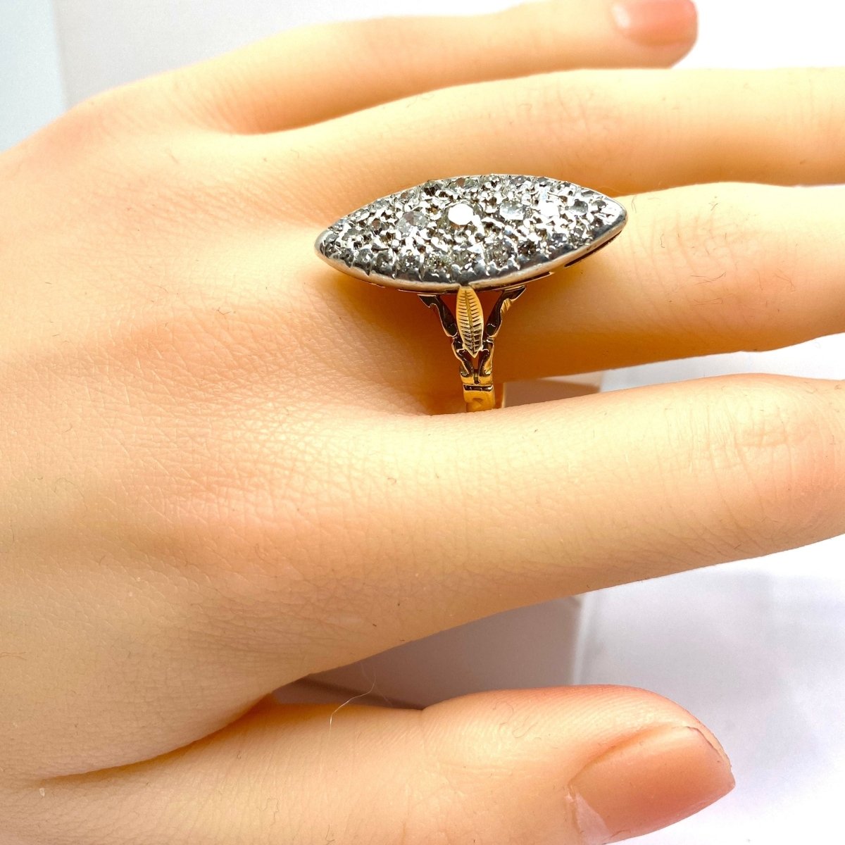 Bague Marquise en or, platine et diamants - Castafiore