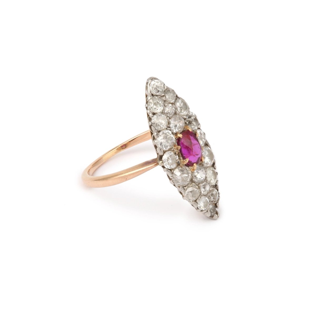 Bague Marquise en or, platine, rubis et diamants - Castafiore