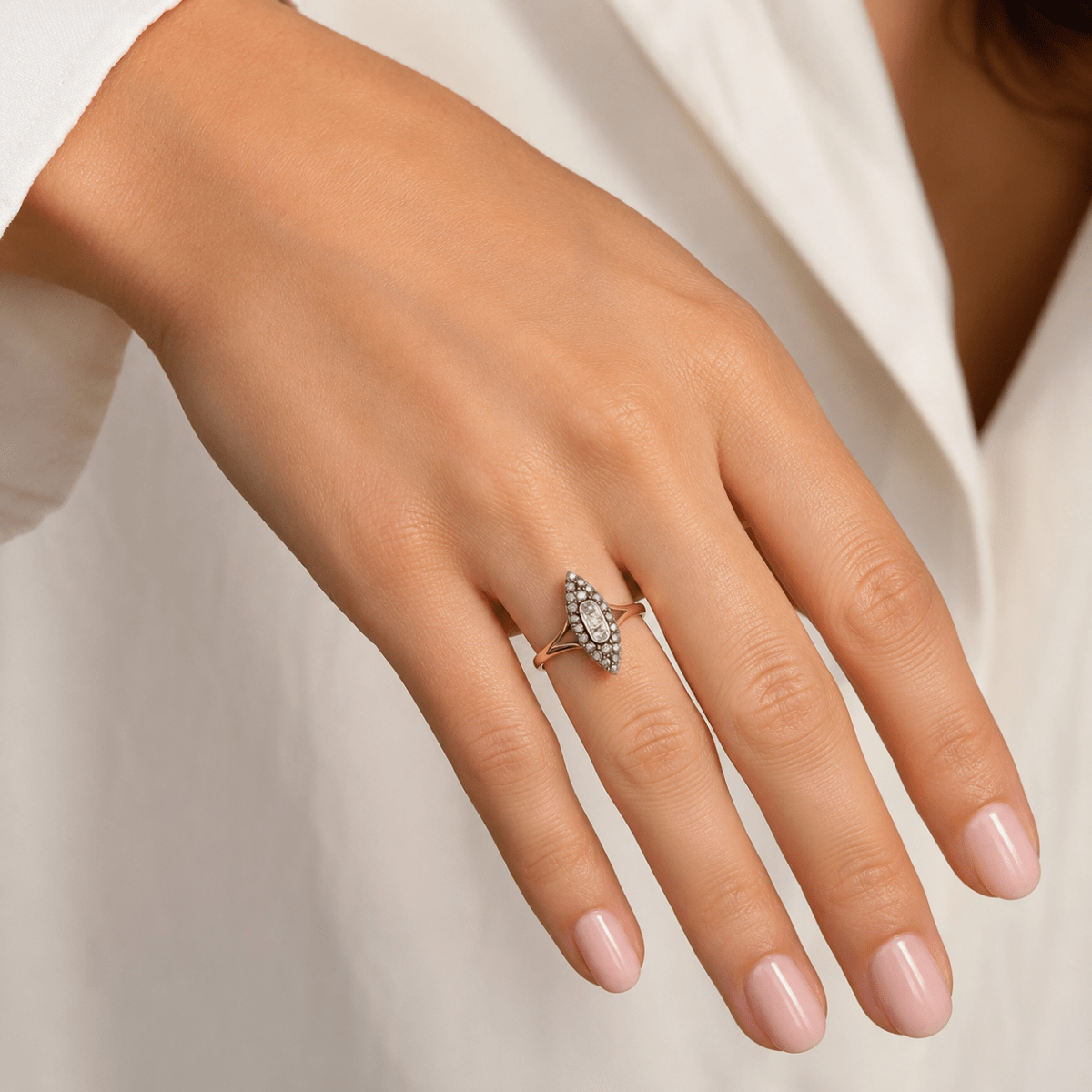 Bague Marquise en or rose, argent et diamants - Castafiore