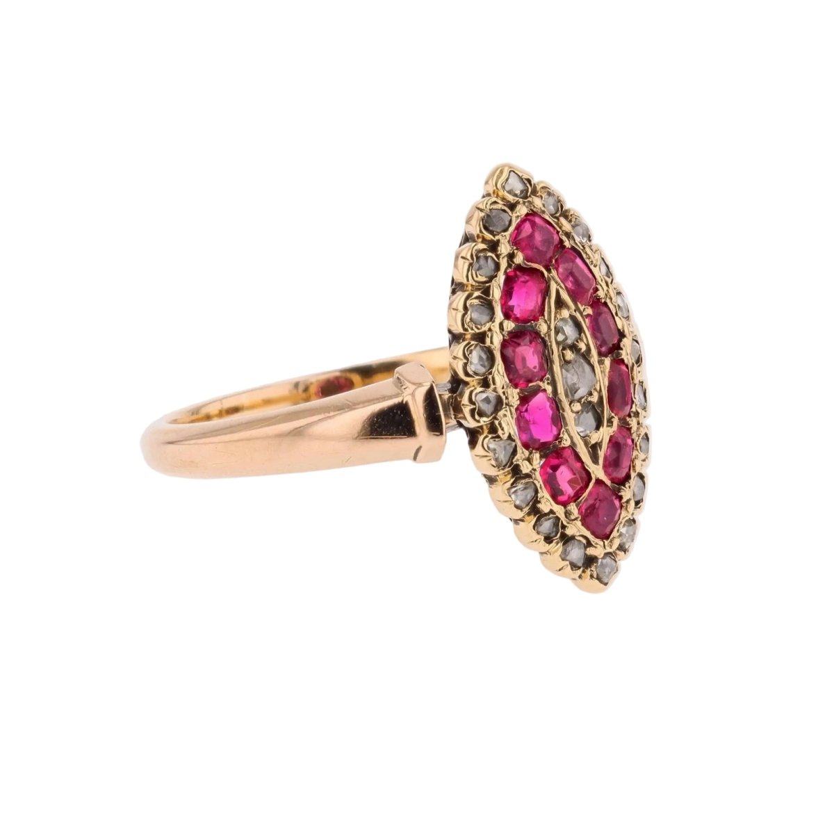 Bague Marquise en or rose, rubis et diamants - Castafiore