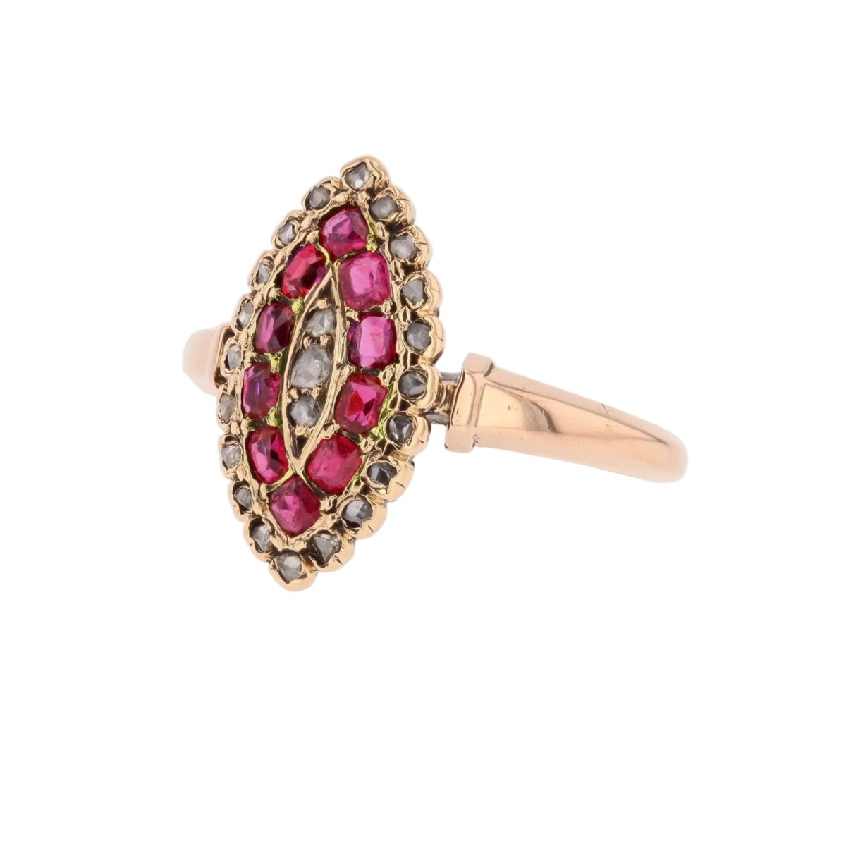 Bague Marquise en or rose, rubis et diamants - Castafiore