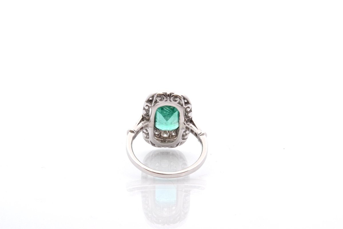Bague marquise en platine, émeraude et diamants - Castafiore
