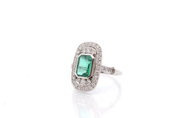 Bague marquise en platine, émeraude et diamants - Castafiore