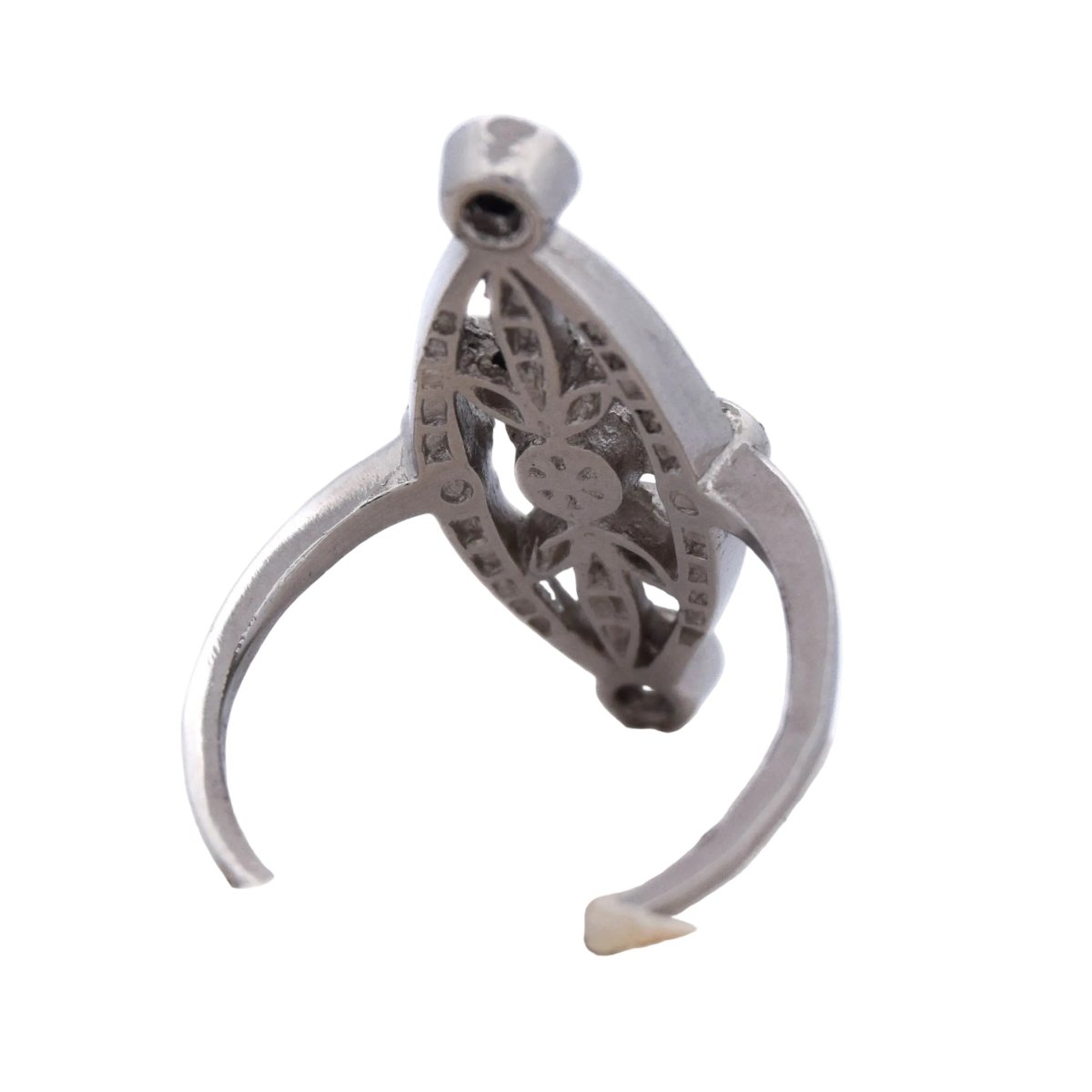 Bague Marquise en platine et diamants - Castafiore